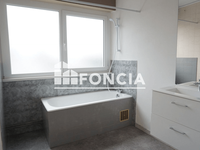 Appartement 3 pièces (75.03 m²) à louer - La Roche Sur Yon (85000)