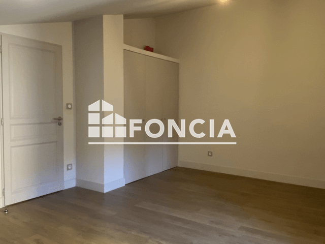 Appartement 3 pièces (110.2 m²) à louer - Villeneuve Les Avignon (30400)