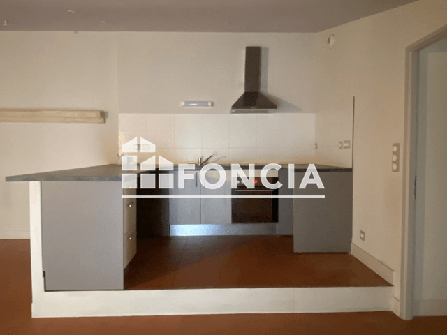 Appartement 3 pièces (110.2 m²) à louer - Villeneuve Les Avignon (30400)
