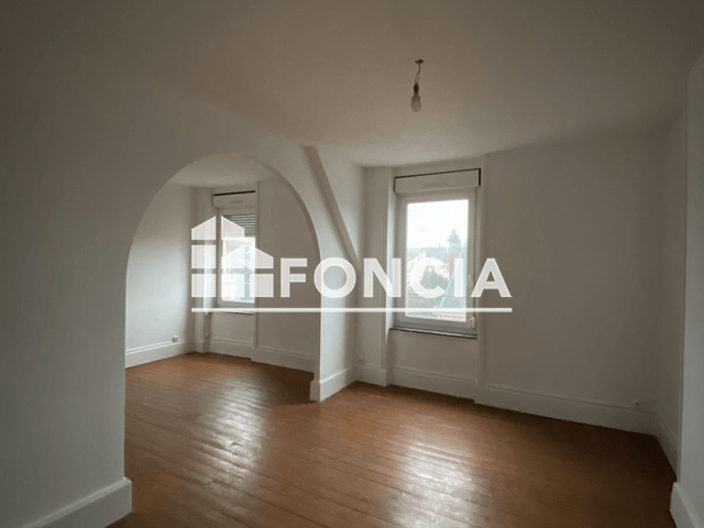 Appartement 4 pièces (80 m²) à louer - Charleville-mezieres (08000)