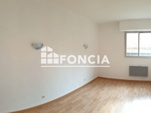 Appartement 2 pièces (59 m²) à louer - Charleville Mezieres (08000)