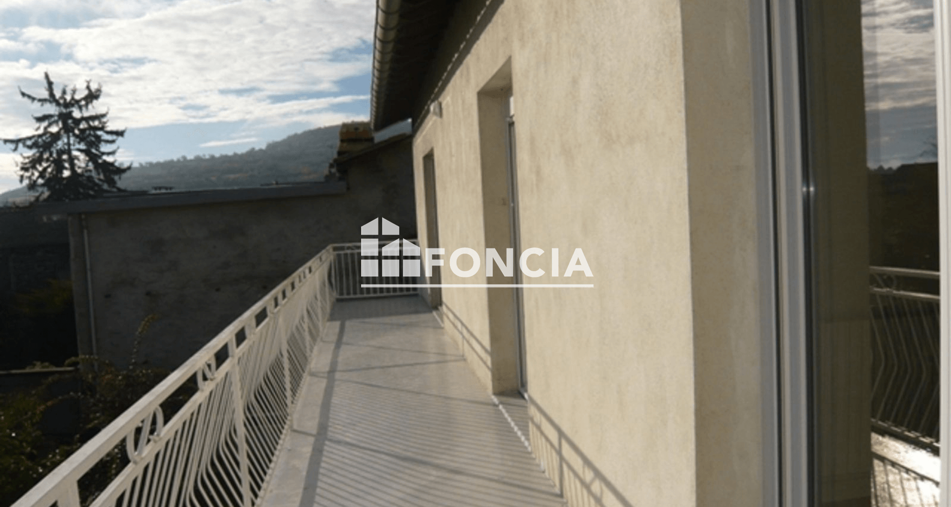 Appartement 5 pièces (125.63 m²) à louer - Les Martres-de-veyre (63730)