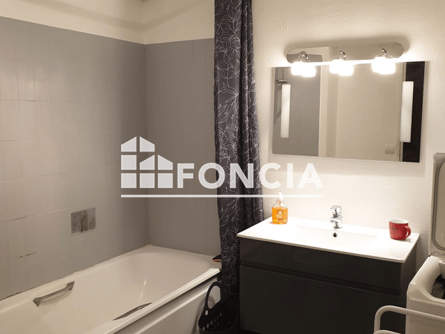 Appartement meublé 2 pièces (42.5 m²) à louer - Charleville-mézières (08000)
