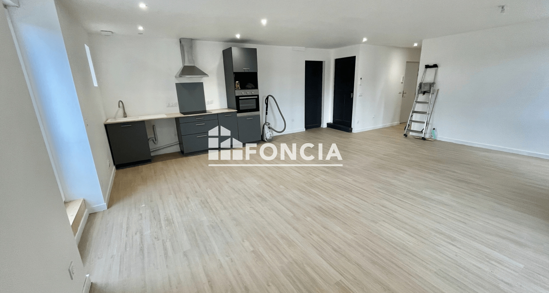 Appartement 3 pièces (79.98 m²) à louer - Guilherand-granges (07500)