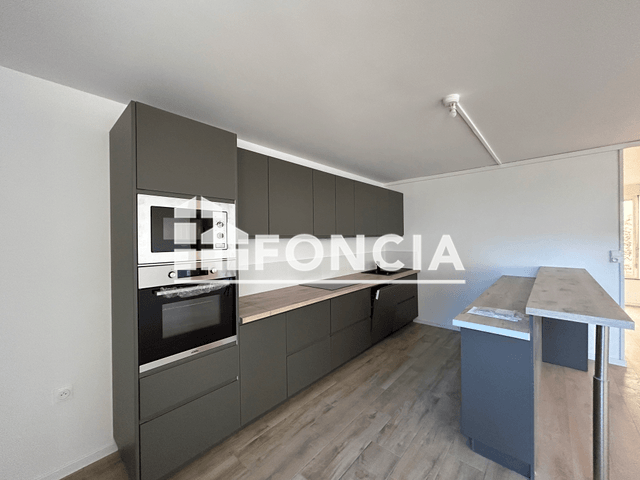 Appartement 4 pièces (94.3 m²) à louer - Charleville Mezieres (08000)