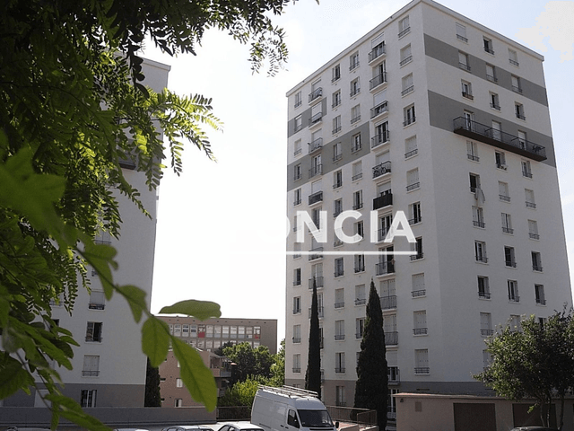 Appartement 4 pièces (71 m²) à louer - Nimes (30900)