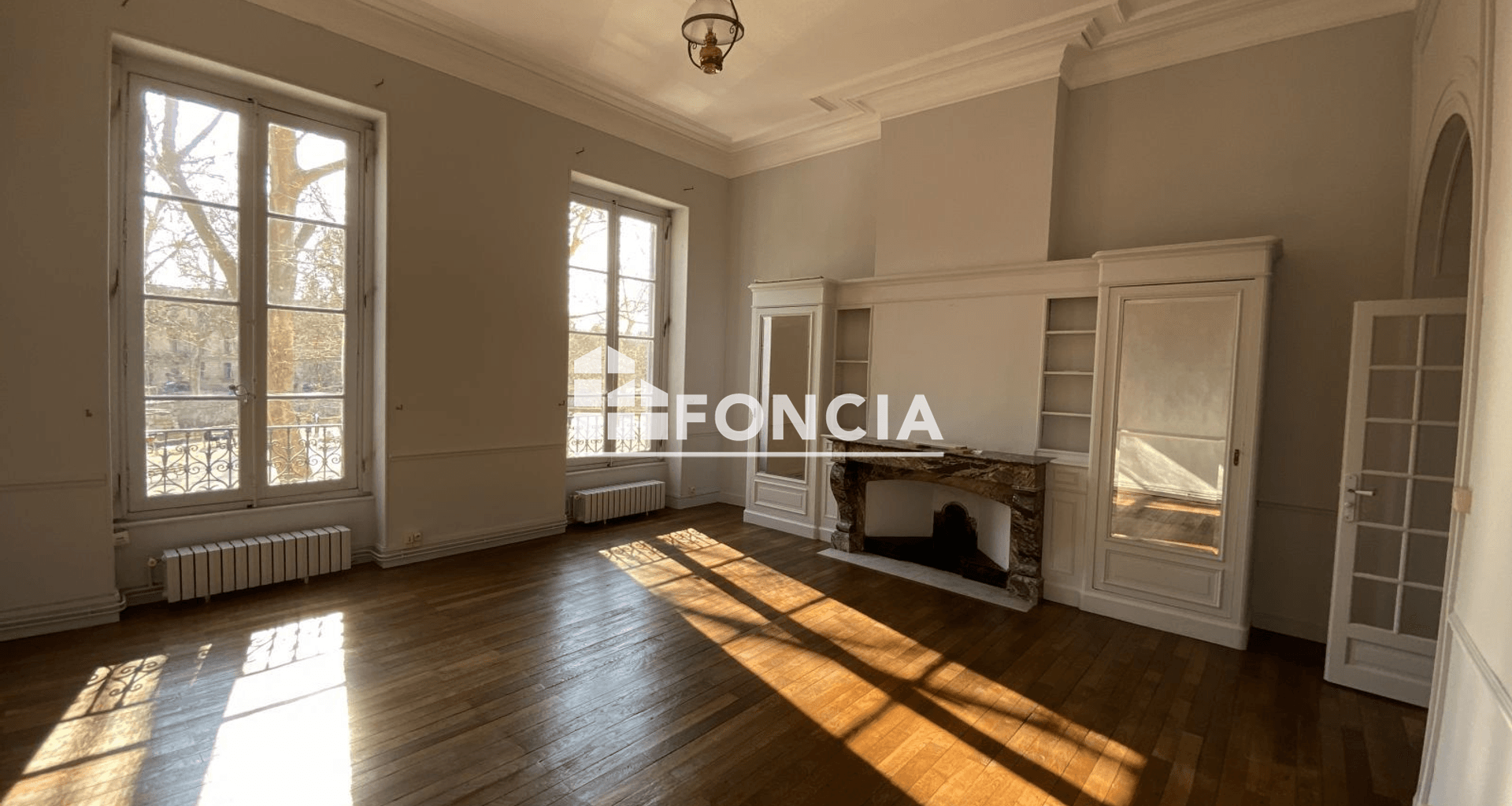 Appartement 5 pièces (189.2 m²) à louer - Nîmes (30000)