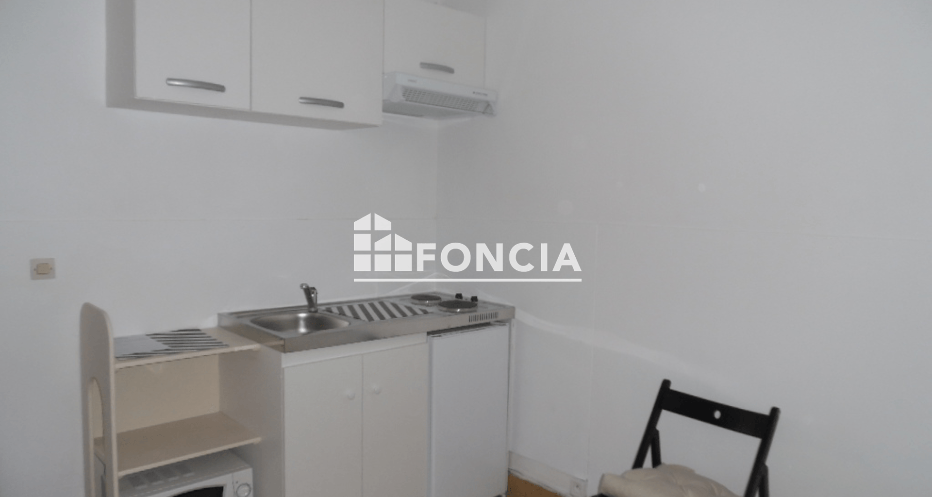 Studio meublé (12.6 m²) à louer - Orléans (45000)