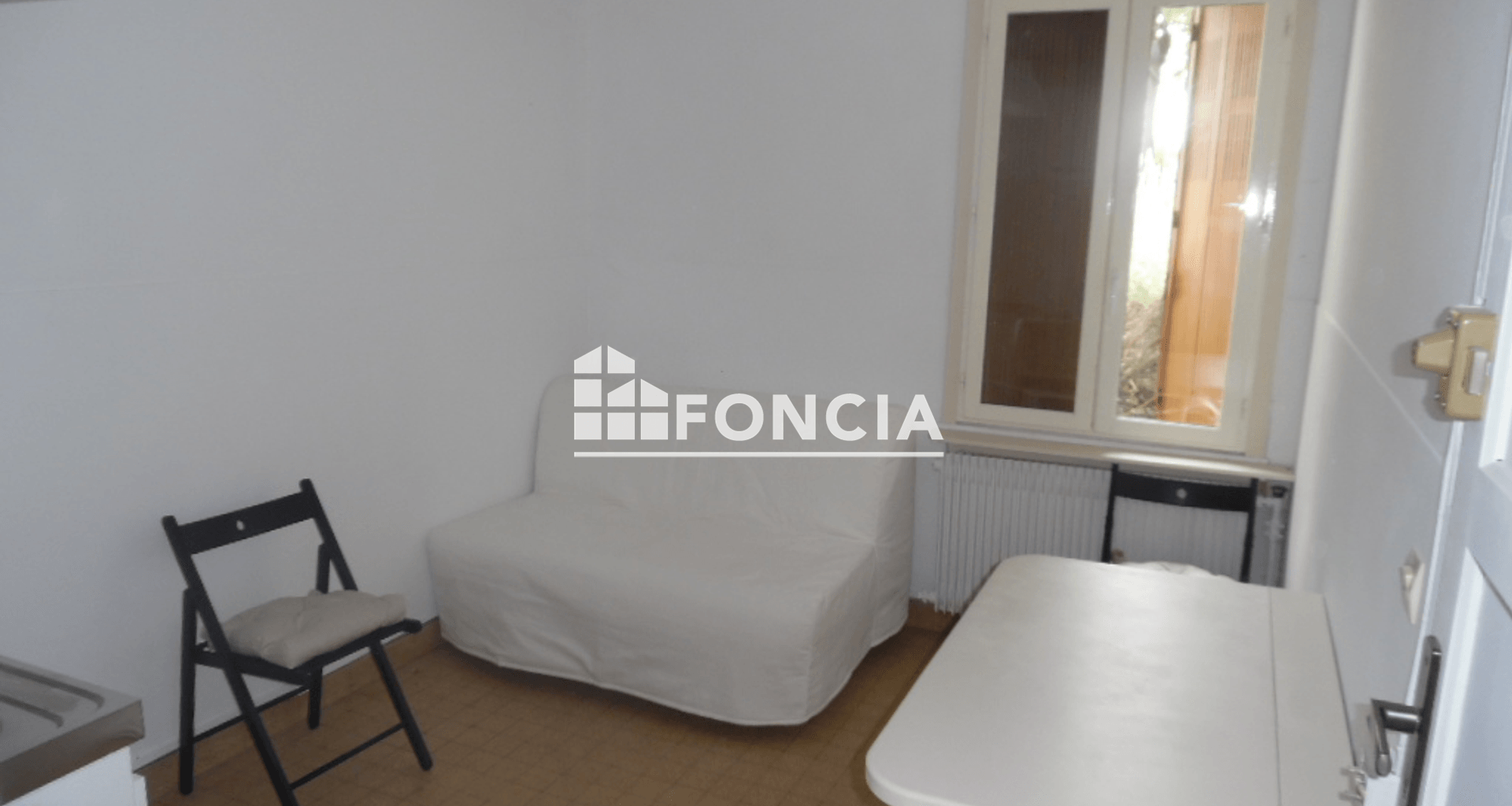 Studio meublé (12.6 m²) à louer - Orléans (45000)