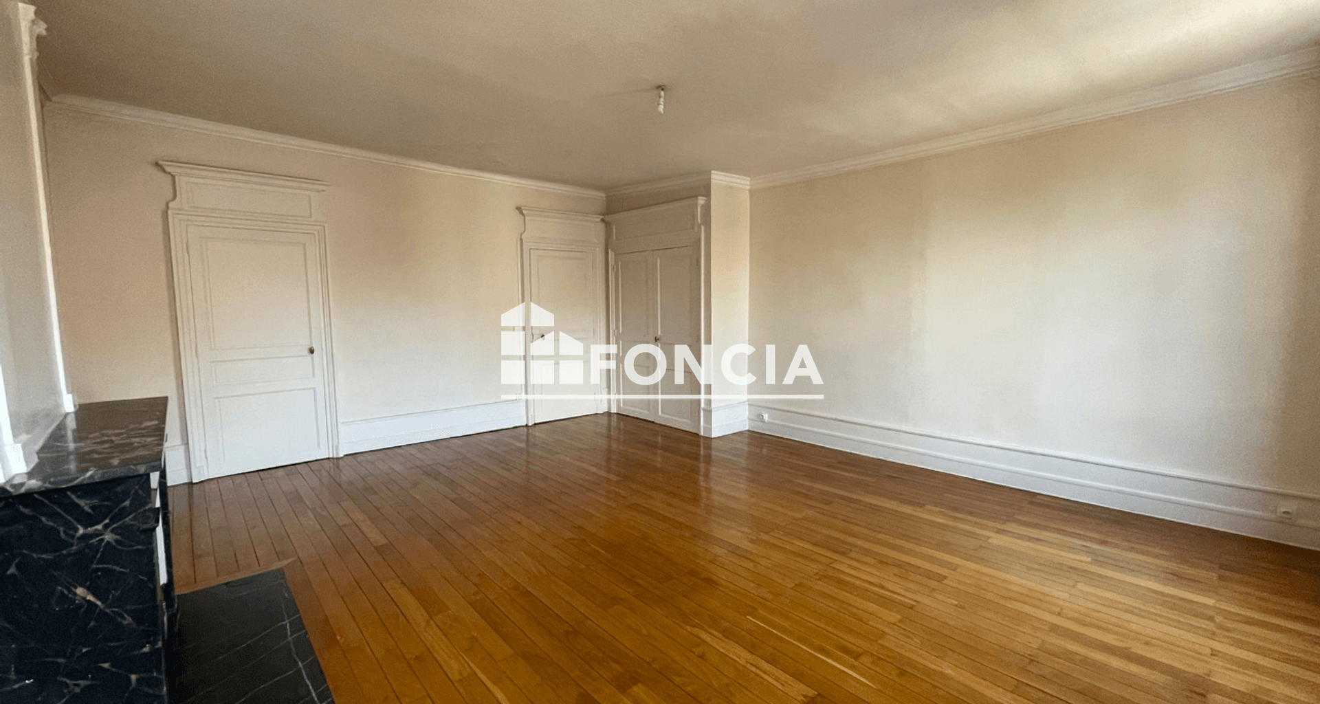 Appartement 4 pièces (135.9 m²) à louer - Roanne (42300)