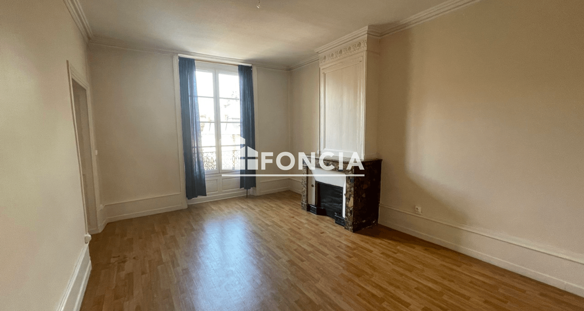 Appartement 4 pièces (135.9 m²) à louer - Roanne (42300)
