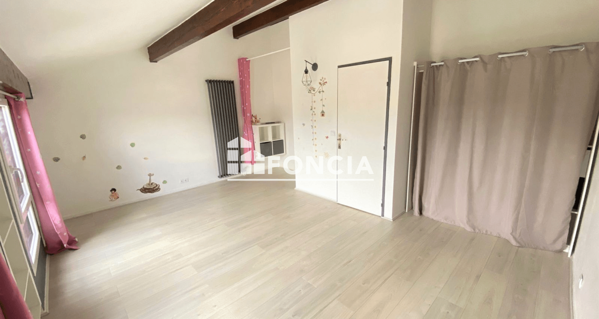 Appartement 6 pièces (136.63 m²) à louer - Savigny-le-temple (77176)