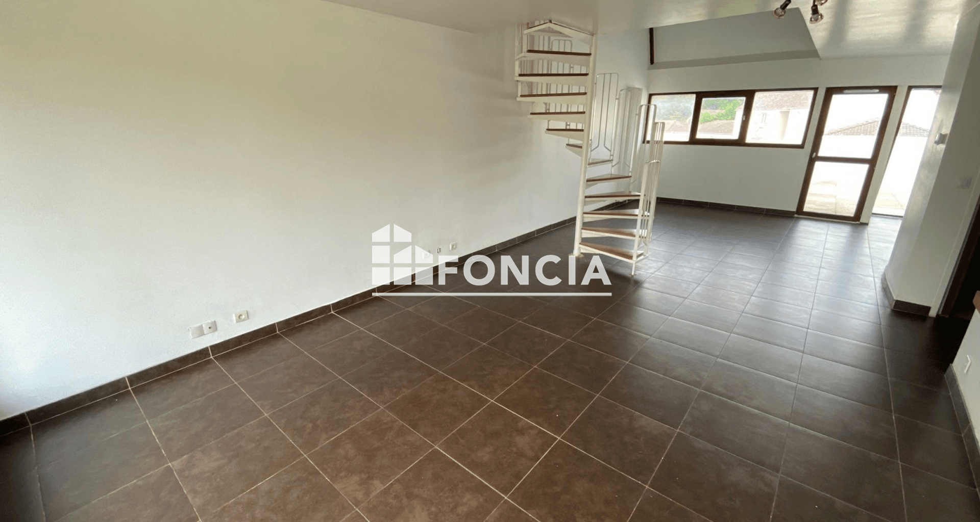 Appartement 6 pièces (136.63 m²) à louer - Savigny-le-temple (77176)