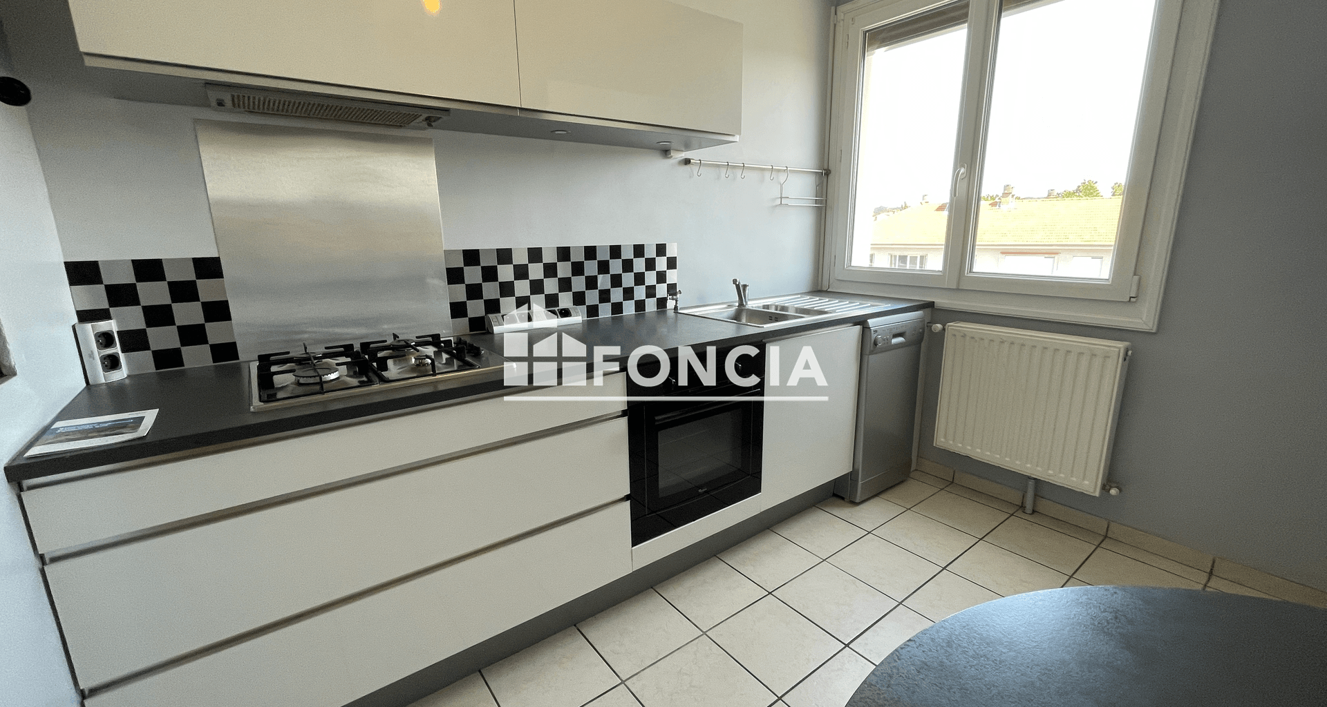 Appartement 4 pièces (84 m²) à louer - Sainte-colombe (69560)