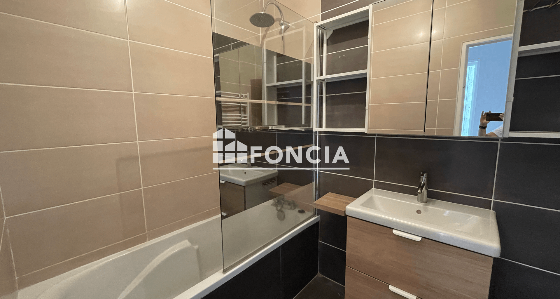Appartement 4 pièces (84 m²) à louer - Sainte-colombe (69560)