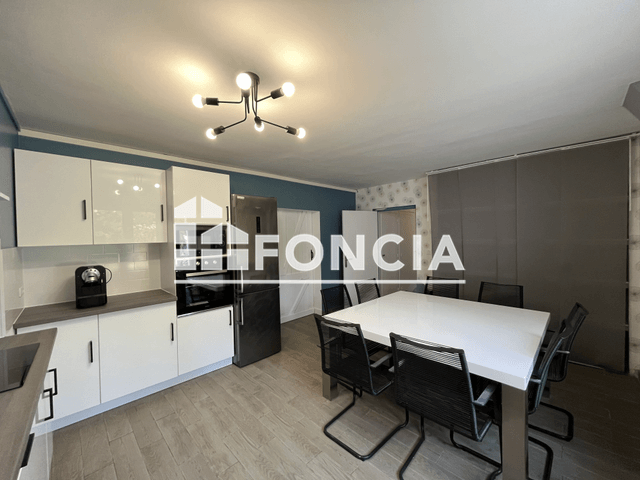 Maison 10 pièces (169.96 m²) à louer - Saint-nazaire (44600)