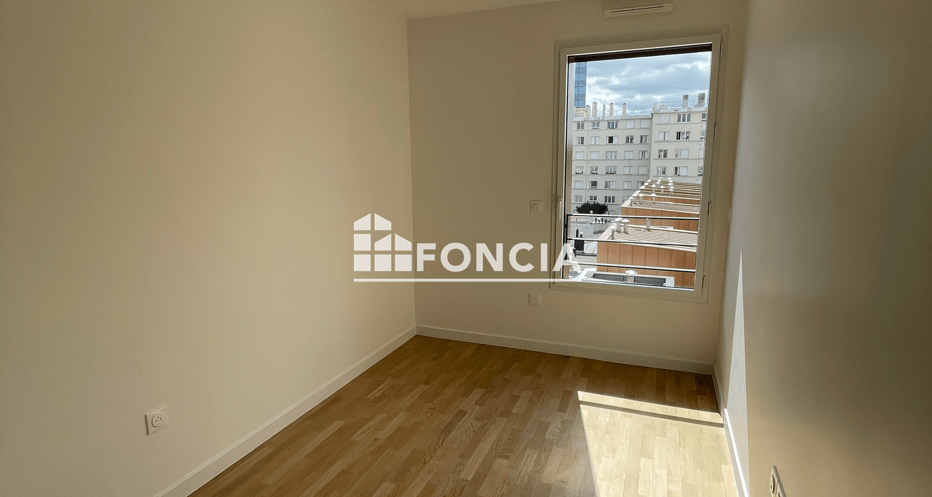 Appartement 5 pièces (104.9 m²) à louer - Clichy (92110)