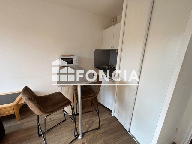 Appartement meublé 2 pièces (27.43 m²) à louer - La Roche Sur Yon (85000)