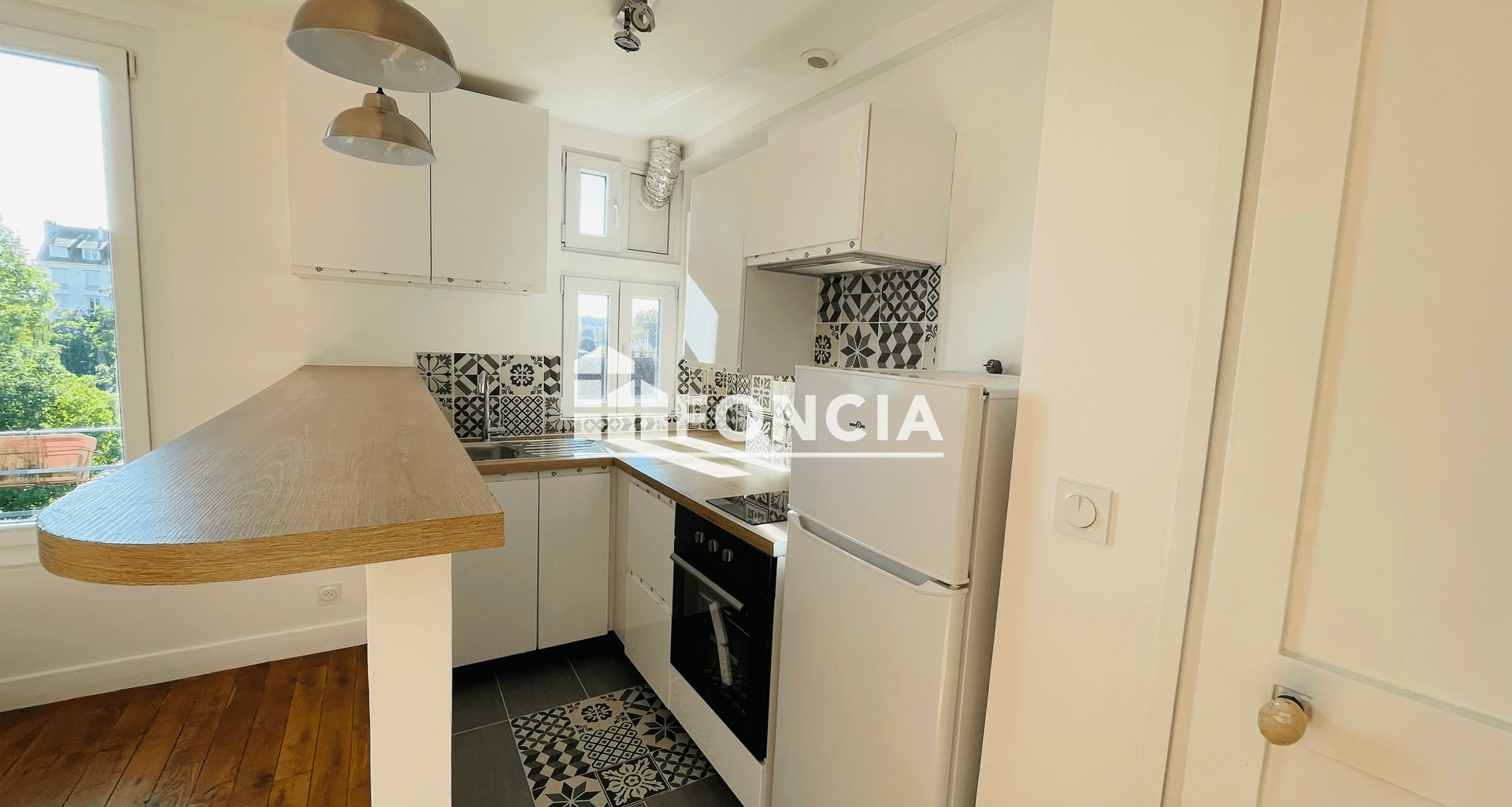 Appartement meublé 2 pièces (30.4 m²) à louer - Enghien-les-bains (95880)