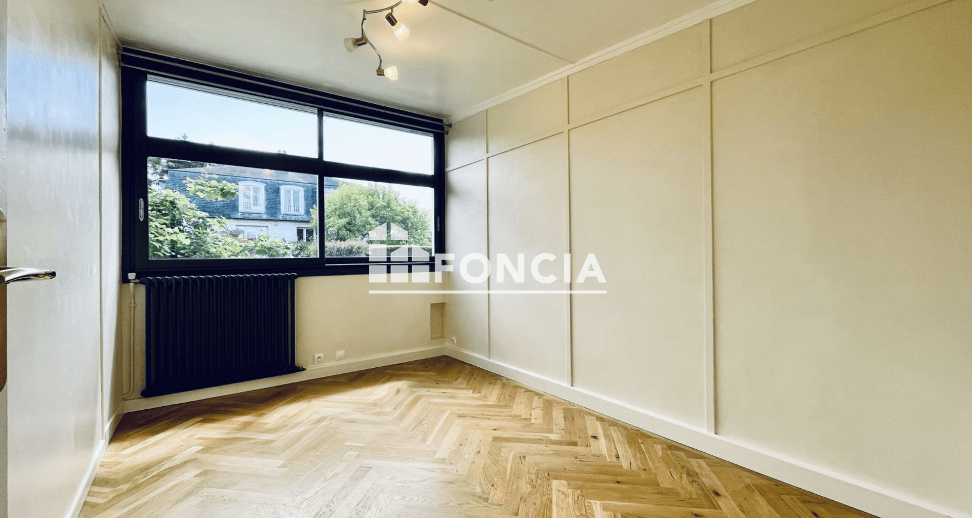 Appartement 5 pièces (104.78 m²) à louer - Versailles (78000)