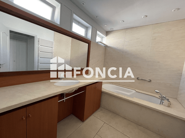 Maison 5 pièces (165 m²) à louer - Neuville Sur Saone (69250)