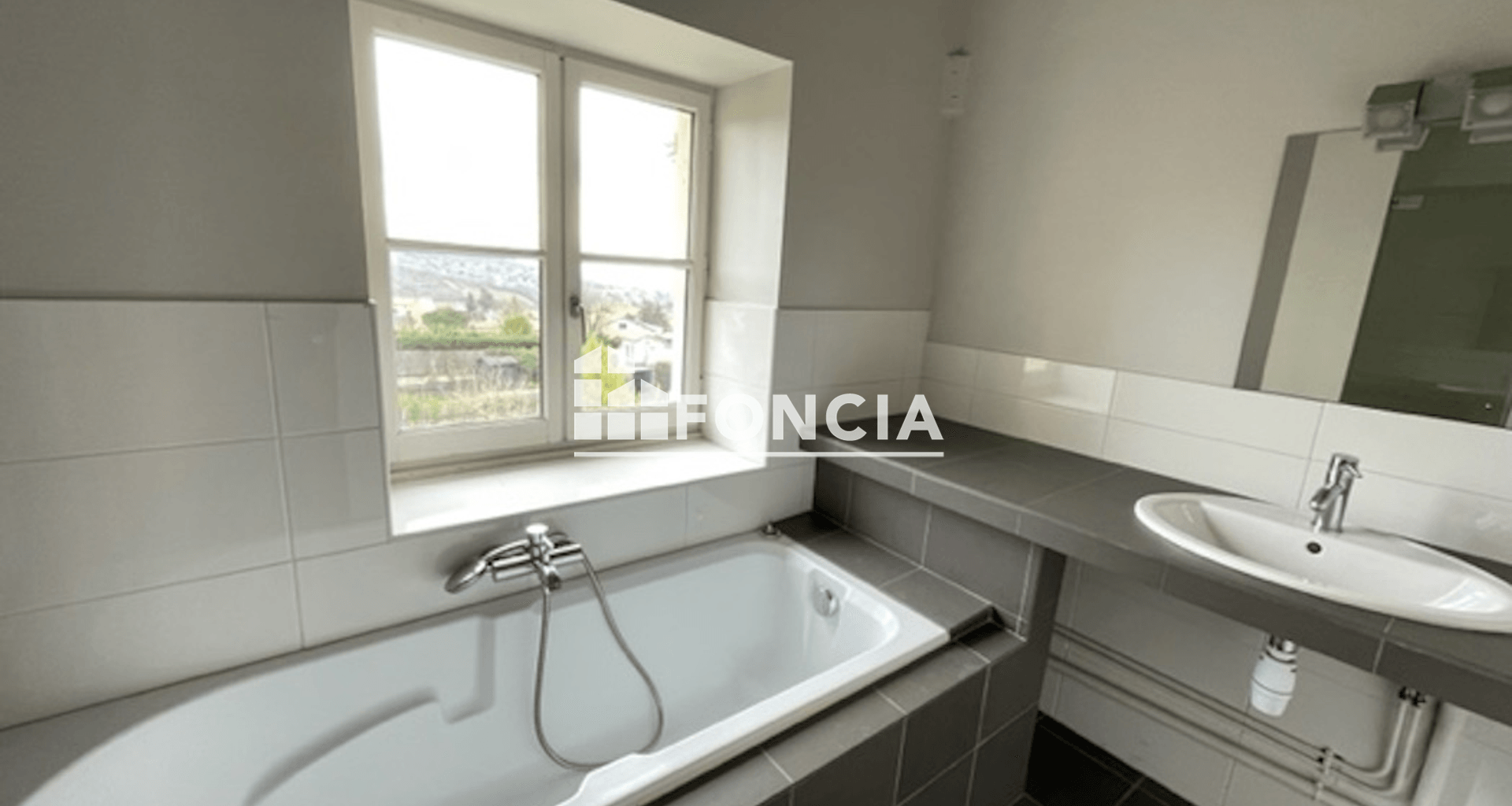 Appartement 4 pièces (102.13 m²) à louer - Saint-didier-au-mont-d'or (69370)