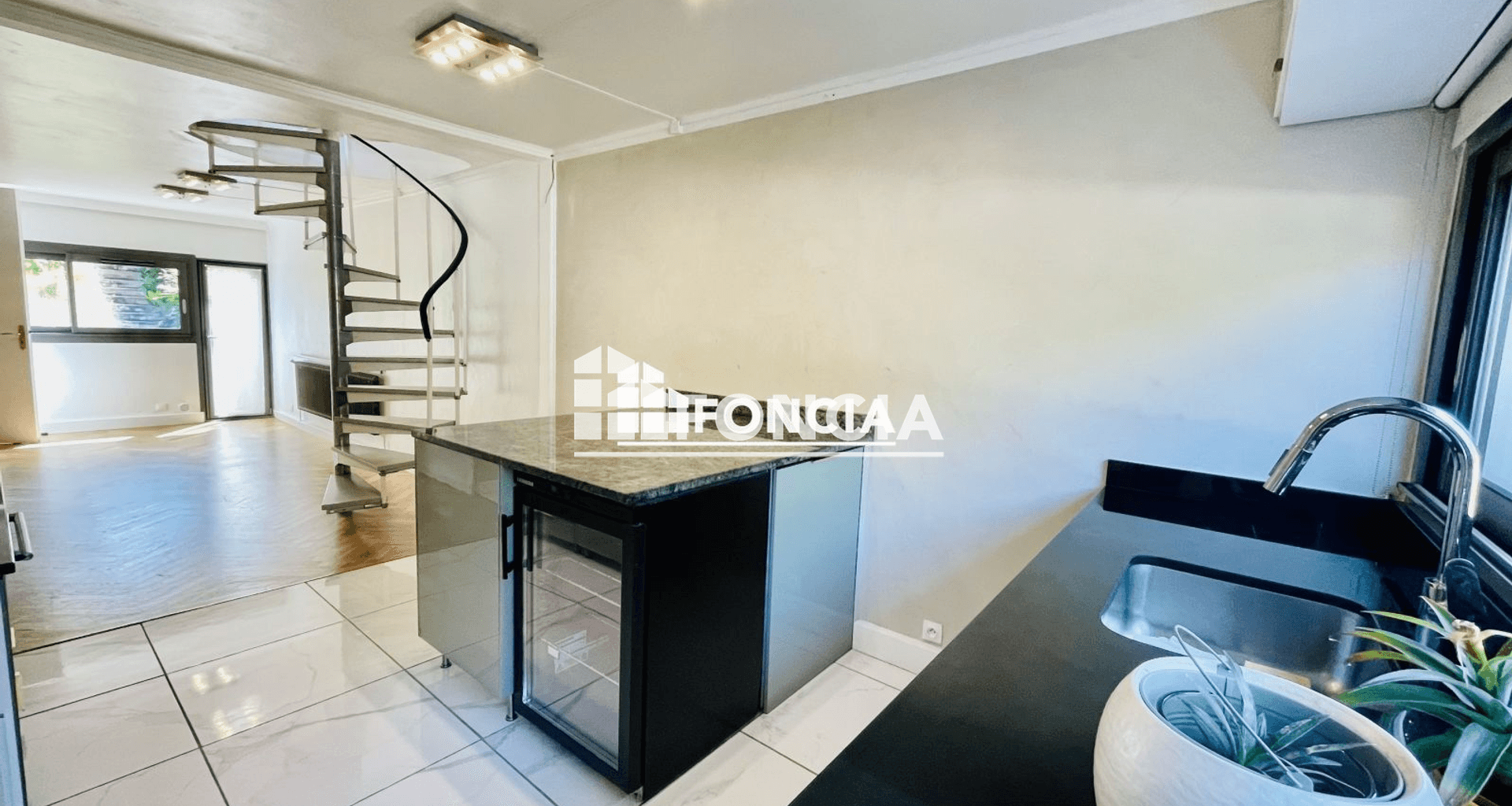 Appartement 5 pièces (104.78 m²) à louer - Versailles (78000)