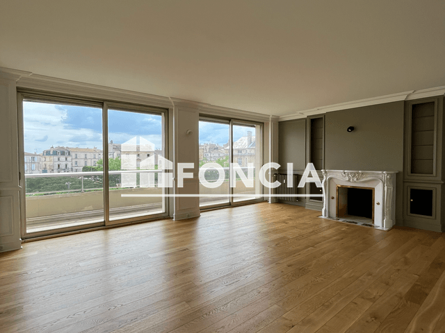Appartement 6 pièces (186.86 m²) à louer - Niort (79000)