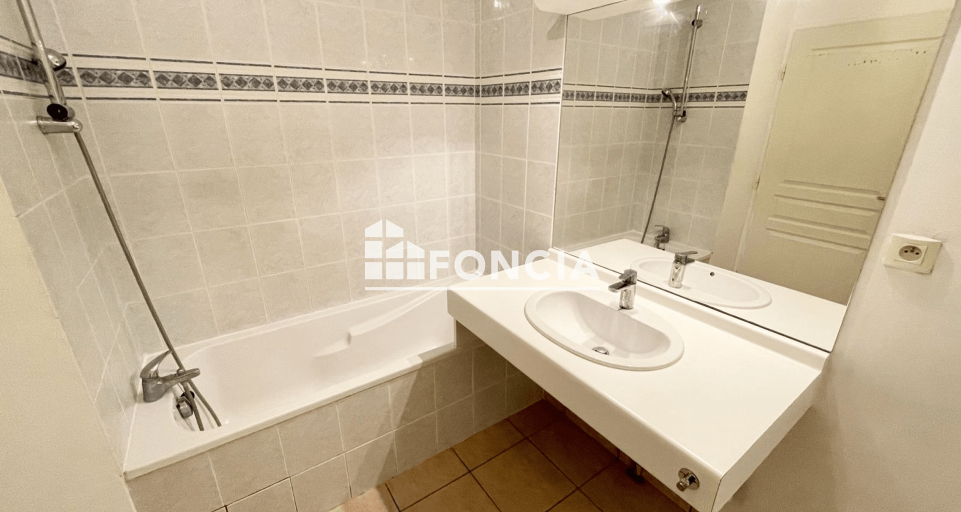 Appartement 3 pièces (74.83 m²) à louer - Gex (01170)