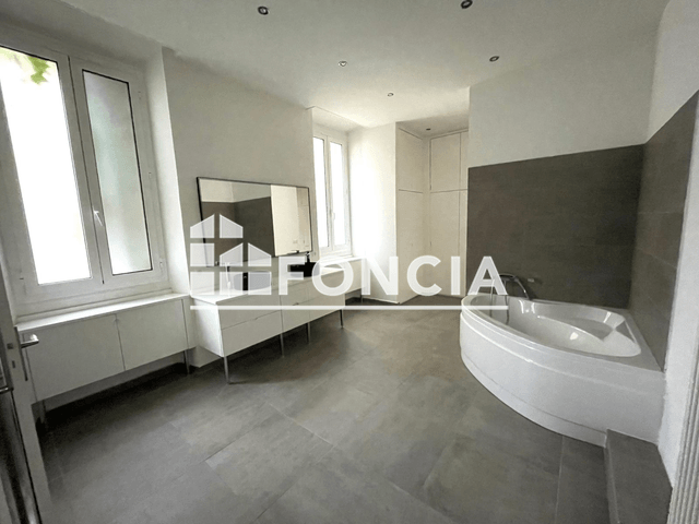 Appartement 7 pièces (330.34 m²) à louer - Marseille 8ᵉ (13008)