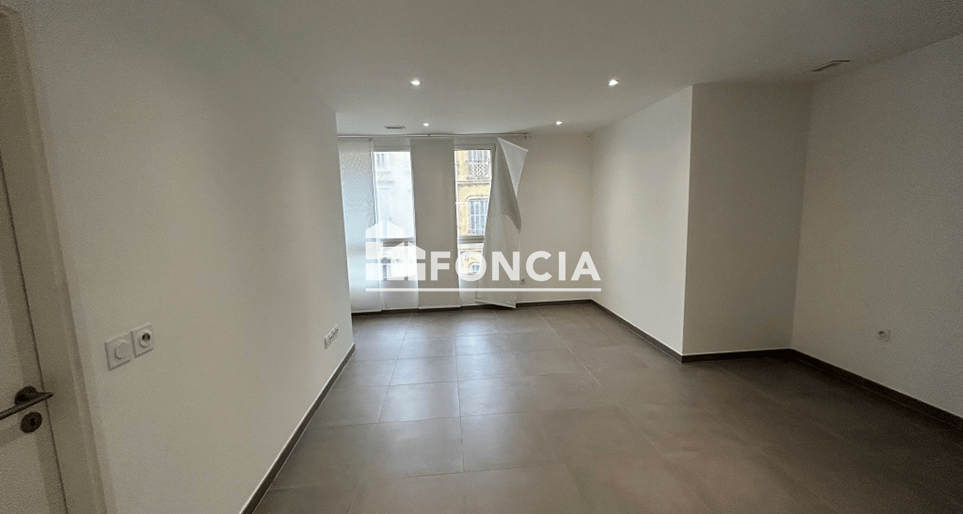 Appartement 2 pièces (48.84 m²) à louer - Marseille 2ᵉ (13002)