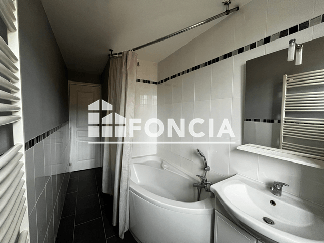 Appartement 4 pièces (120 m²) à louer - Charleville-mézières (08000)