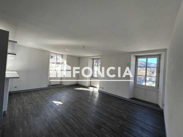 Appartement 3 pièces (75 m²) à louer - Sallanches (74700)