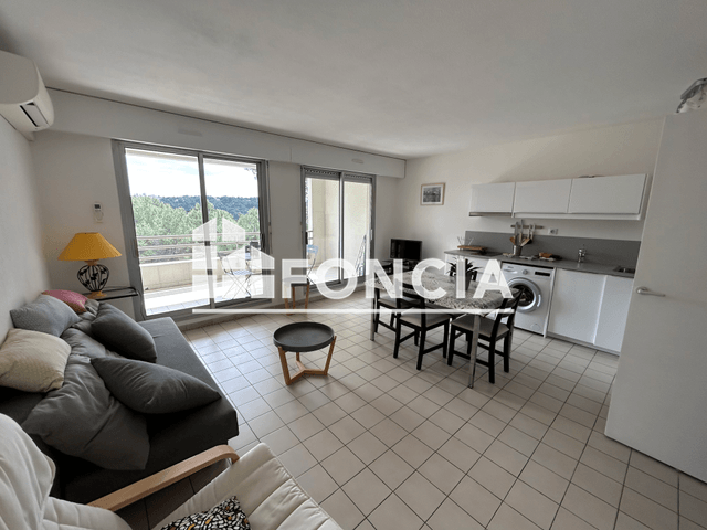 Appartement meublé 2 pièces (45.69 m²) à louer - Nîmes (30900)