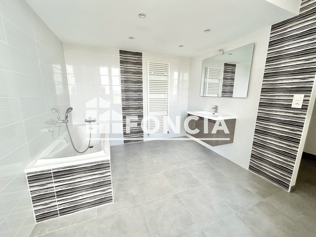 Appartement 7 pièces (203.45 m²) à louer - Montigny Les Metz (57950)