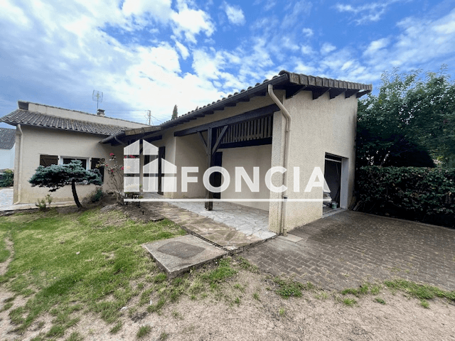 Maison 4 pièces (100 m²) à louer - Nontron (24300)