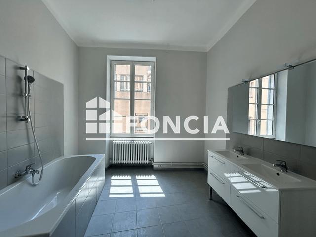 Appartement 3 pièces (103.19 m²) à louer - Nimes (30000)