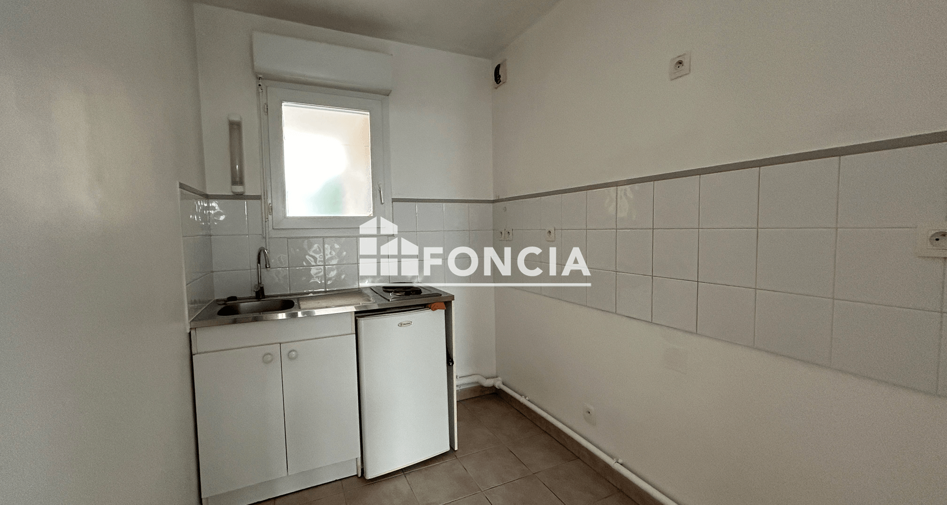 Studio (33.054 m²) à louer - Cavaillon (84300)