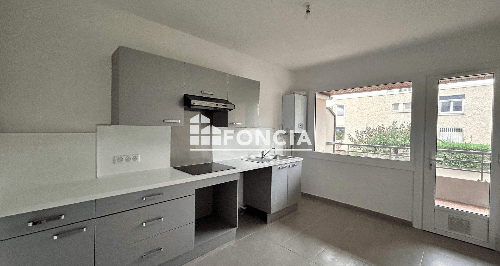 Appartement 5 pièces (101.2 m²) à louer - Nîmes (30900)