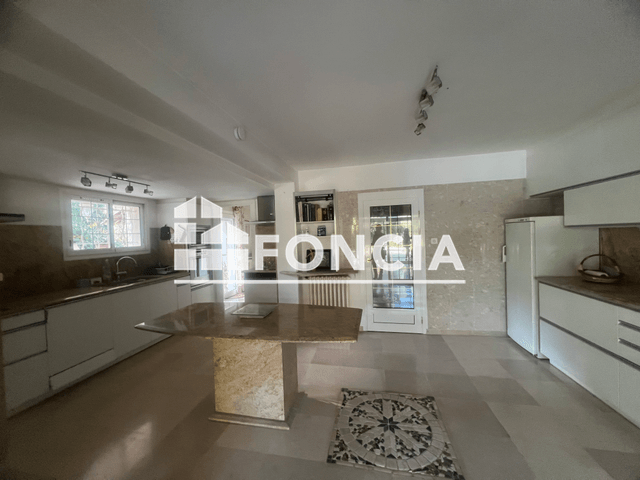 Maison 8 pièces (260.04 m²) à louer - Aix En Provence (13090)