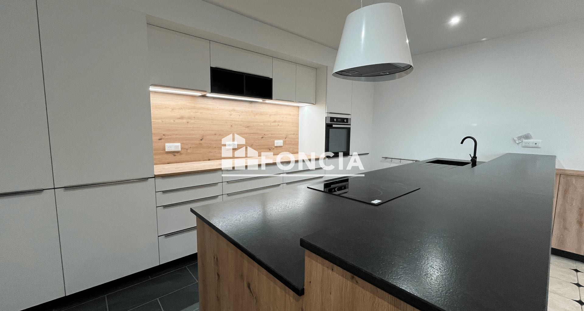 Appartement 5 pièces (161.49 m²) à louer - Niort (79000)