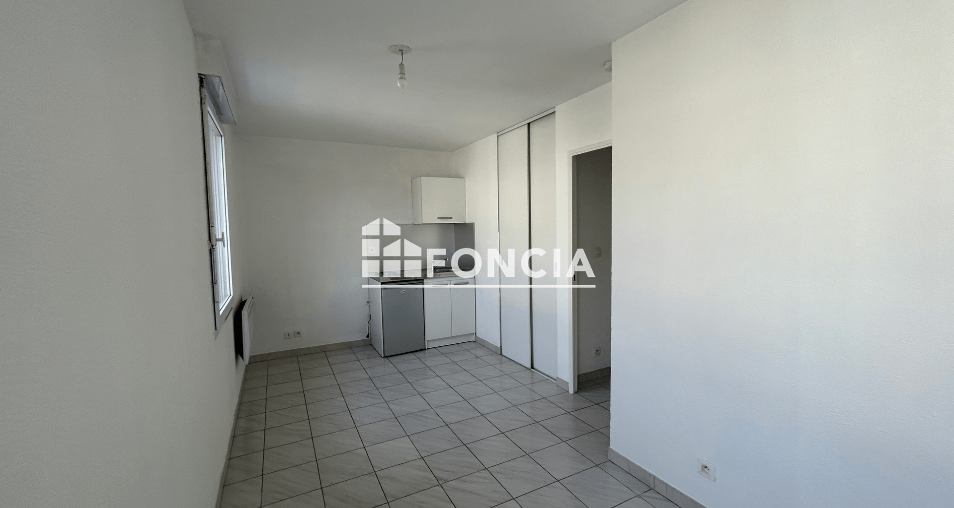 Studio (20.002 m²) à louer - Nîmes (30900)