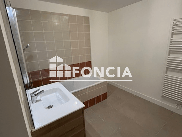 Appartement 2 pièces (62.09 m²) à louer - Armentieres (59280)