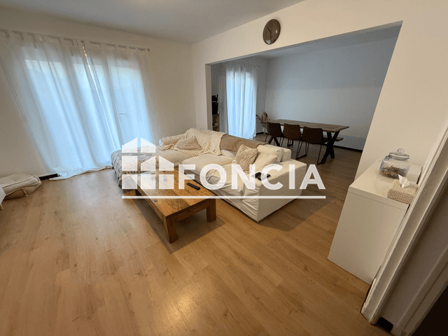 Appartement 4 pièces (101.2 m²) à louer - Raphele Les Arles (13280)
