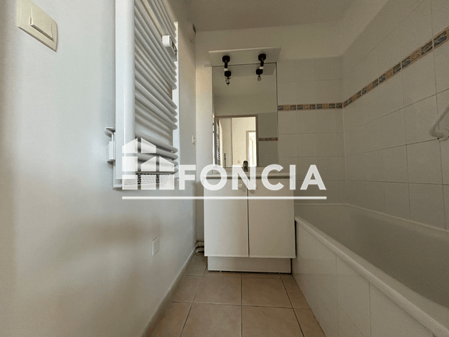 Appartement meublé 2 pièces (39.3 m²) à louer - Nimes (30000)