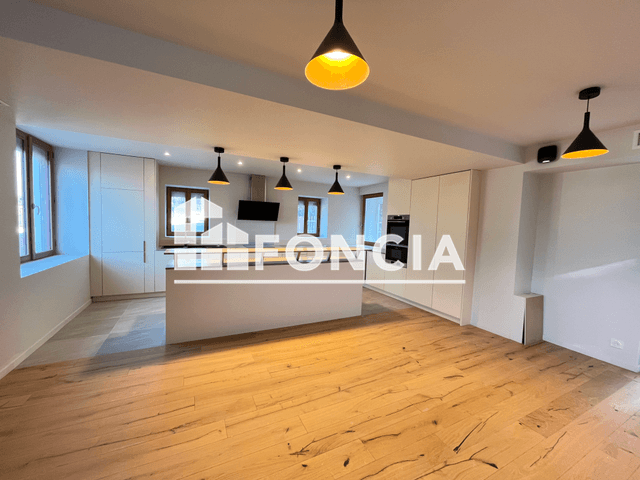 Maison 8 pièces (348.08 m²) à louer - Chens Sur Léman (74140)