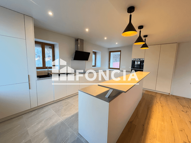 Maison 8 pièces (348.08 m²) à louer - Chens Sur Léman (74140)