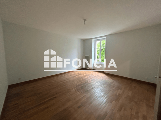 Maison 5 pièces (128 m²) à louer - Civaux (86320)