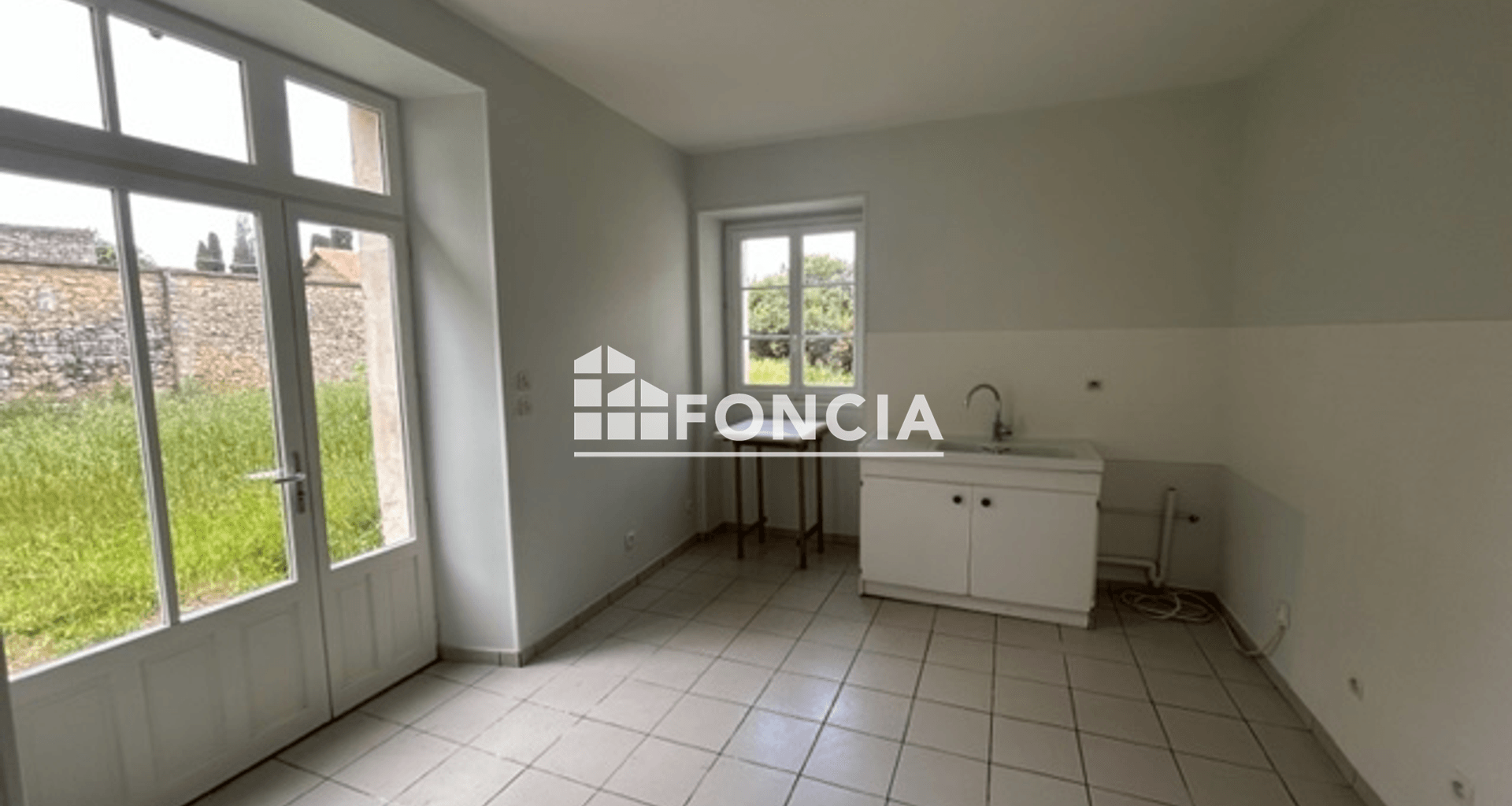 Maison 5 pièces (128 m²) à louer - Civaux (86320)