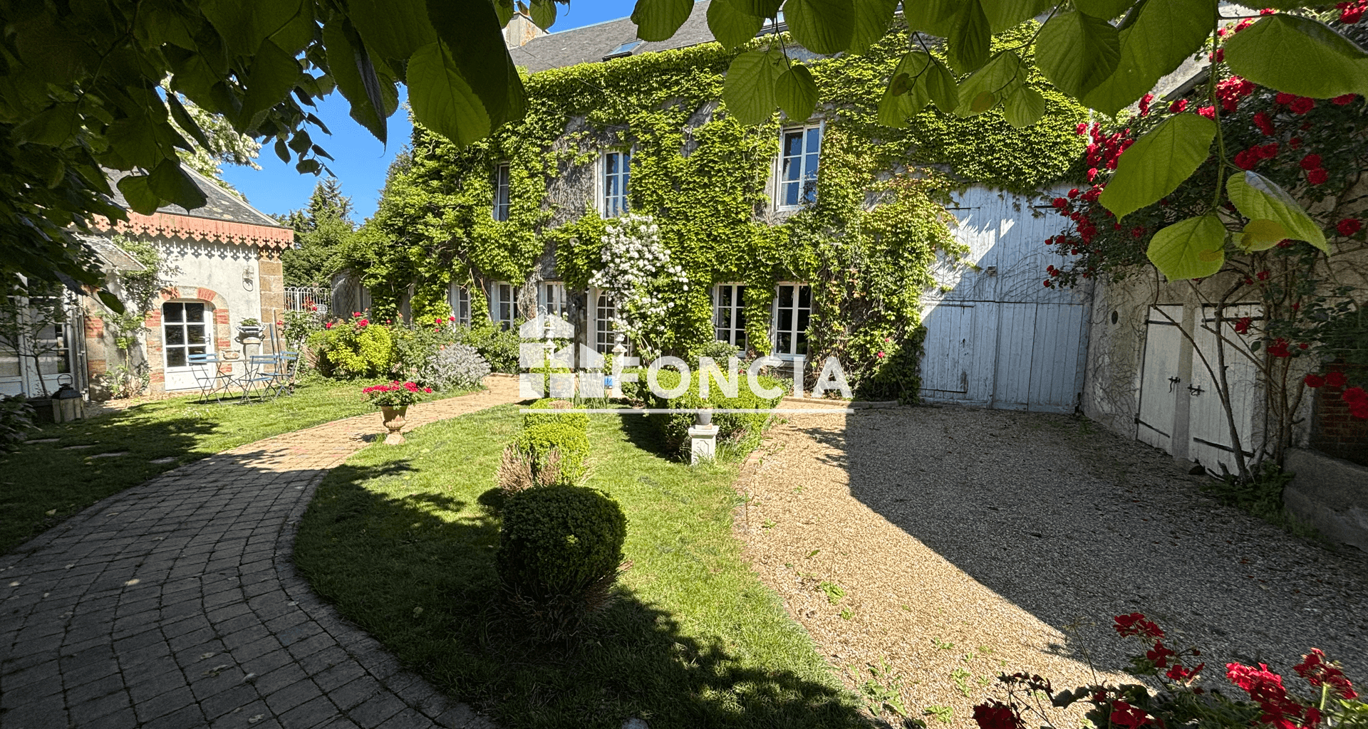 Maison 8 pièces (238.05 m²) à vendre - Fresnay-sur-sarthe (72130)